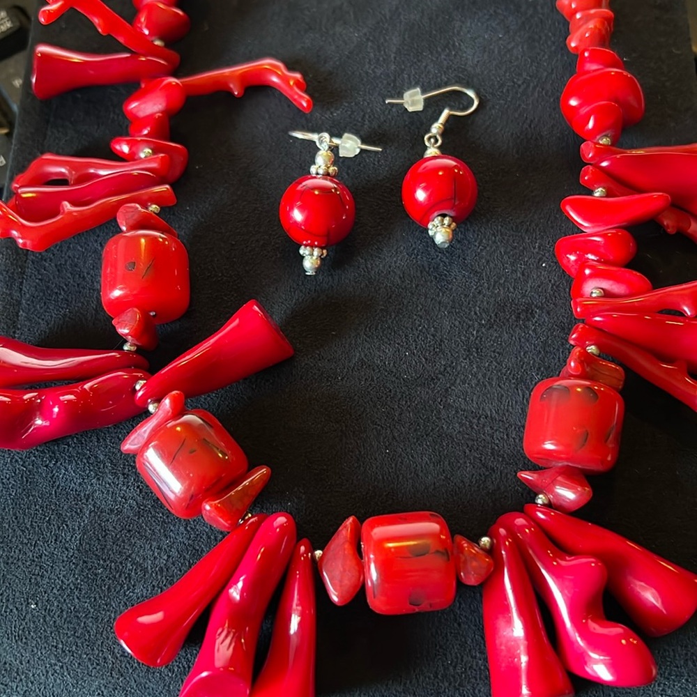 Lucite coral shell statement necklace plus earrings